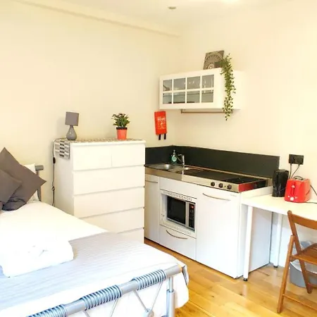 White'S Row Resident Apartment London Room photo