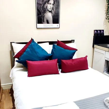 White'S Row Resident Apartment London Room photo